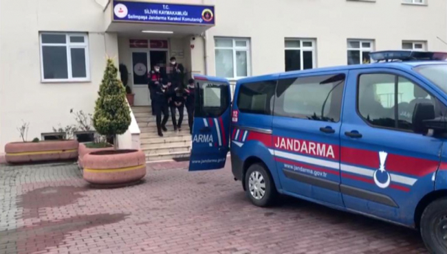 500 yıllık İran halısını 300 bin dolara satarken yakalandılar